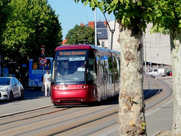 Des transports gratuits pour les jeunes et les séniors à Clermont-Ferrand ?