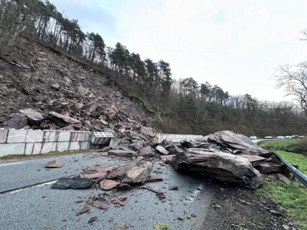 Une route fermée suite à un important éboulement près de Saint-Éloy-les-Mines