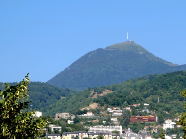 3 000 spectateurs évacués après un incendie au sommet du puy de&nbsp;Dôme