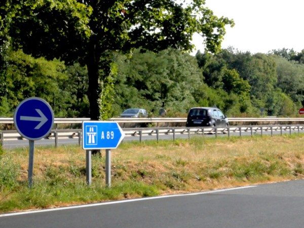 Trois adultes et un nourrisson blessés dans un accident sur l&rsquo;autoroute A89