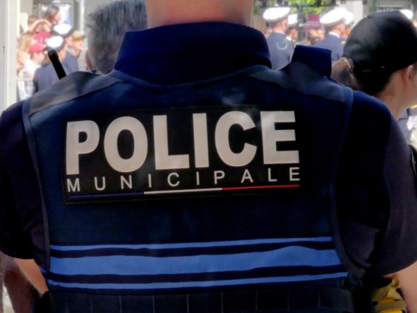 Trois jeunes interpellés après l&rsquo;agression d&rsquo;un élu à&nbsp;Châtel-Guyon