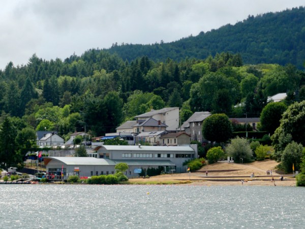 Pourquoi la plage du lac d&rsquo;Aydat va bientôt fermer au public pour deux ans&nbsp;?