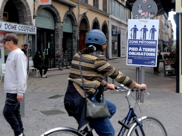 Les cyclistes manifestent contre le « pied à terre » à Clermont-Ferrand